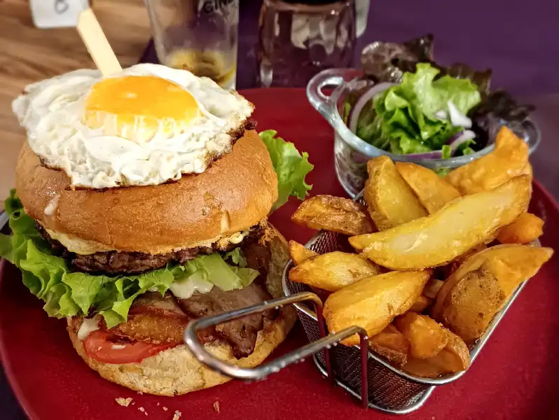 Photos de Burger et frites du restaurant Beef and Cow à Beaumont 74.